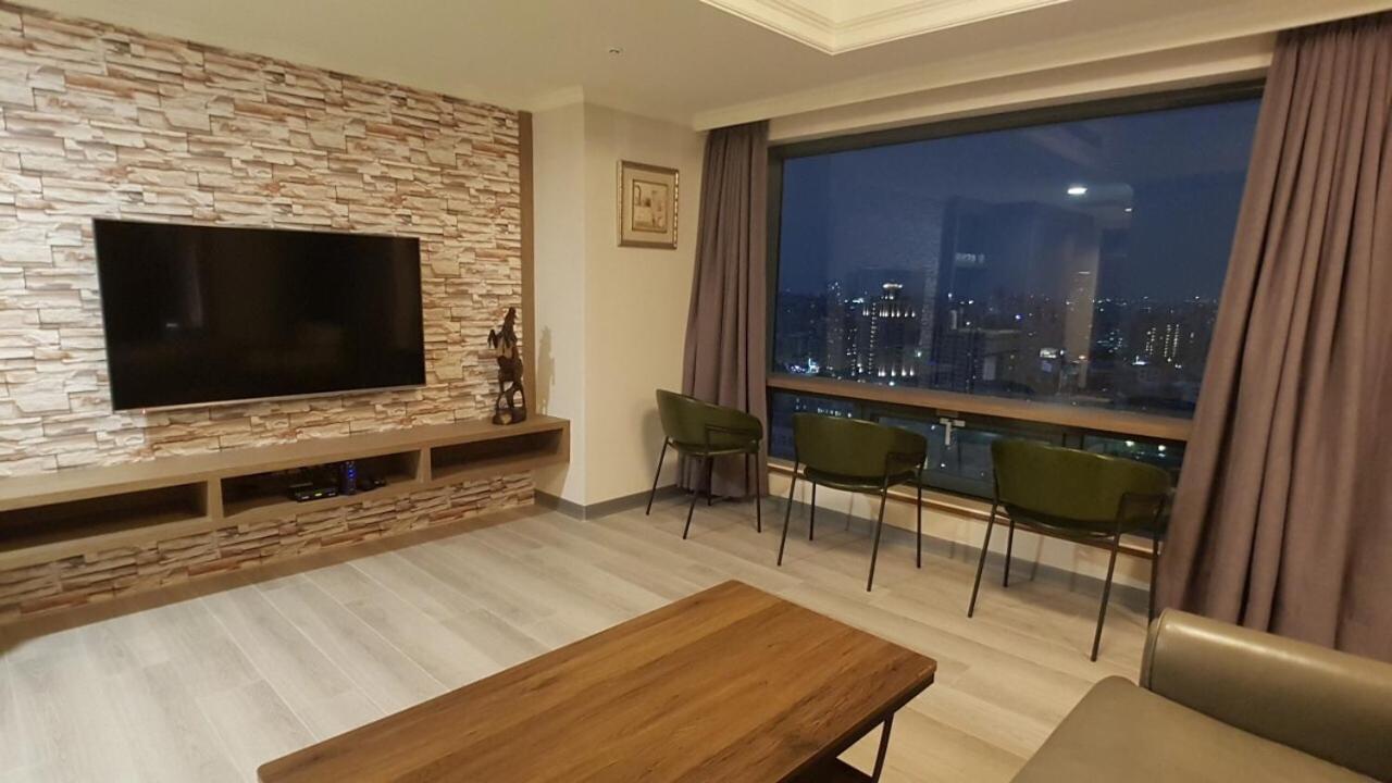 雲雀高樓景觀公寓 Taichung Extérieur photo
